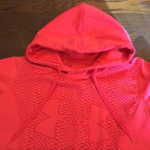 Under armor semi fitted sweatshirt